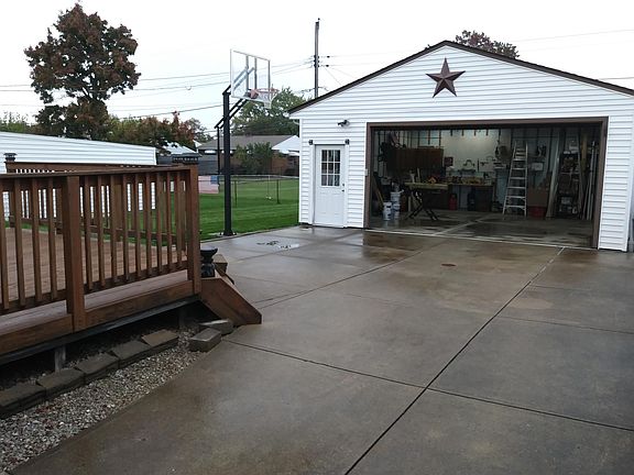 4th image of 6455 Ledgebrook Dr