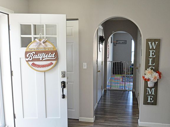 3rd image of 386 Landis Ln