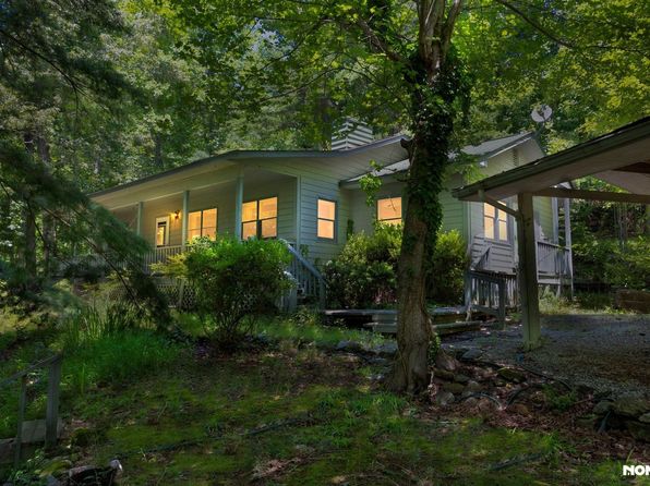 527 Mountainside Dr