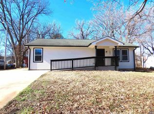 1021 SW Boswell Ave, Topeka, KS 66604