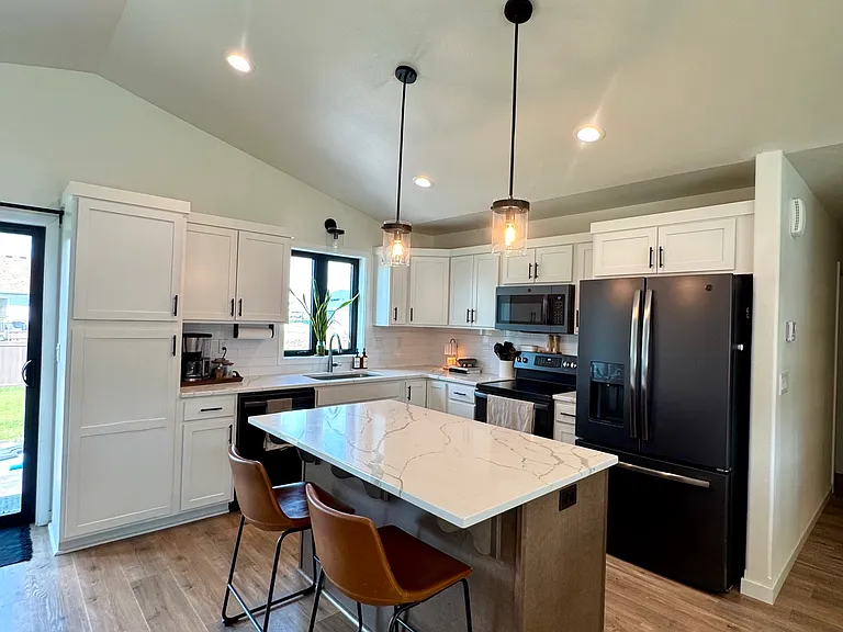 7911 Cottonwood Blvd — Photo 2