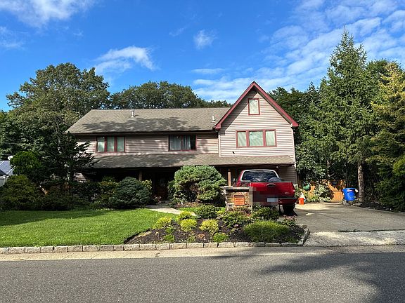 3rd image of 34 Maplewood Dr