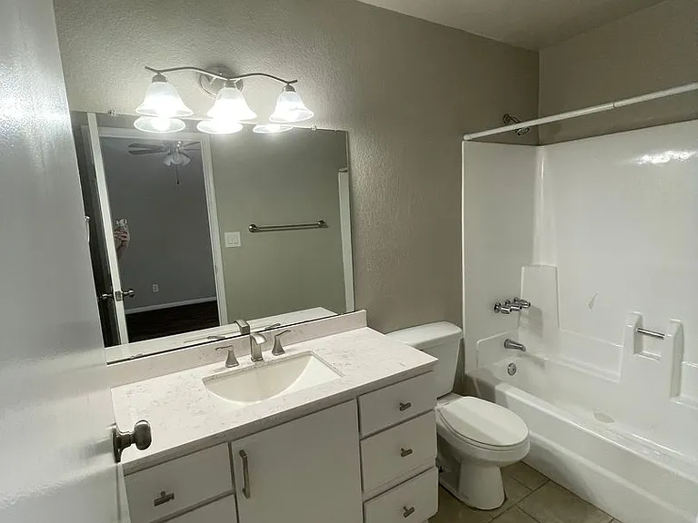 2704 E. Turney Ave — Photo 11