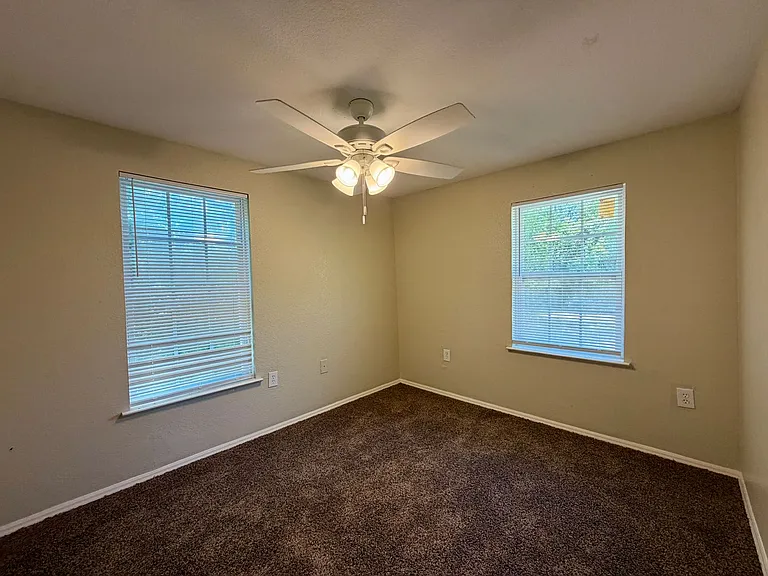 203 W Nolan St — Photo 4