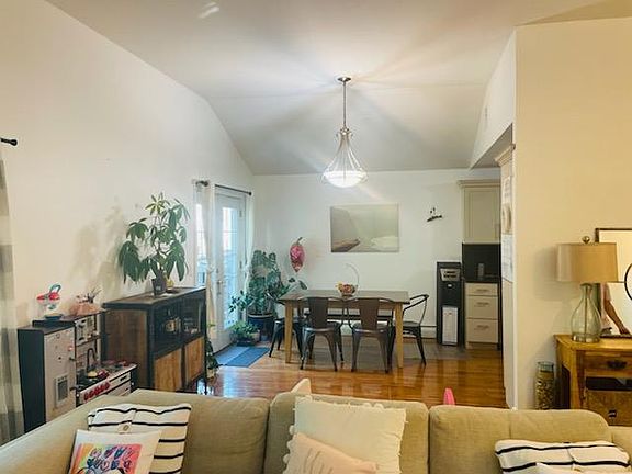 4th image of 60 Cobbleridge Ln #60