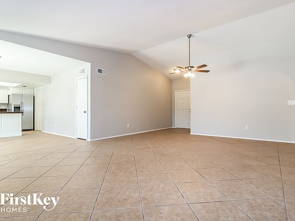 3rd image of 3921 W Pershing Ave