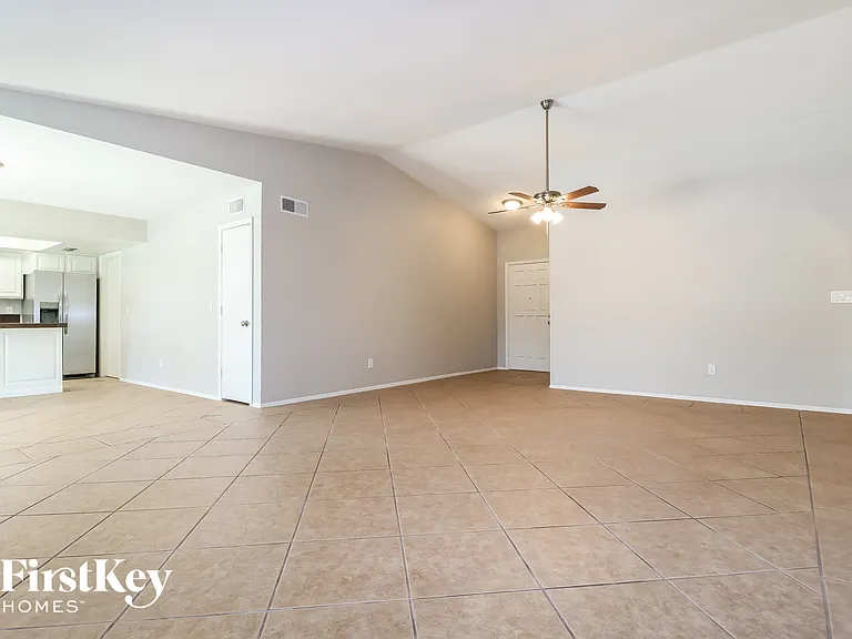 3921 W Pershing Ave — Photo 3