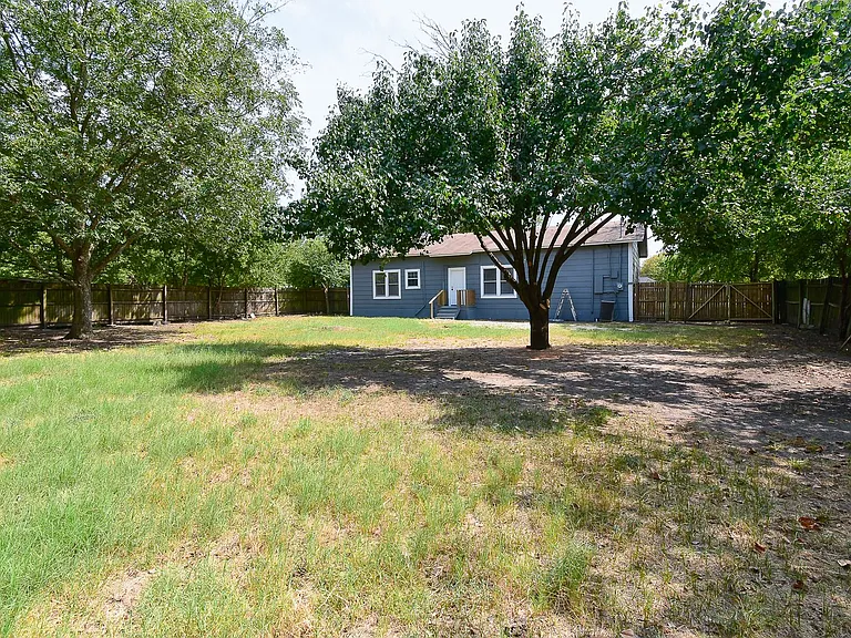 418 FM 513 S — Photo 39