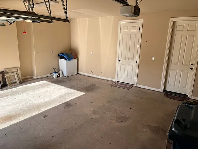 3 bed, 2.5 bath, 2521 sqft, $2,700 — Photo 3