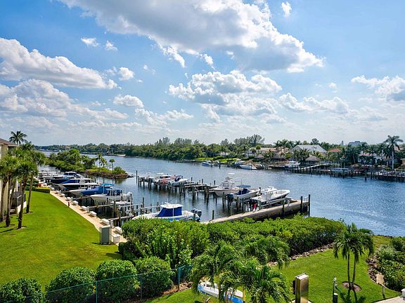 5th image of 642 Bay Colony Drive S