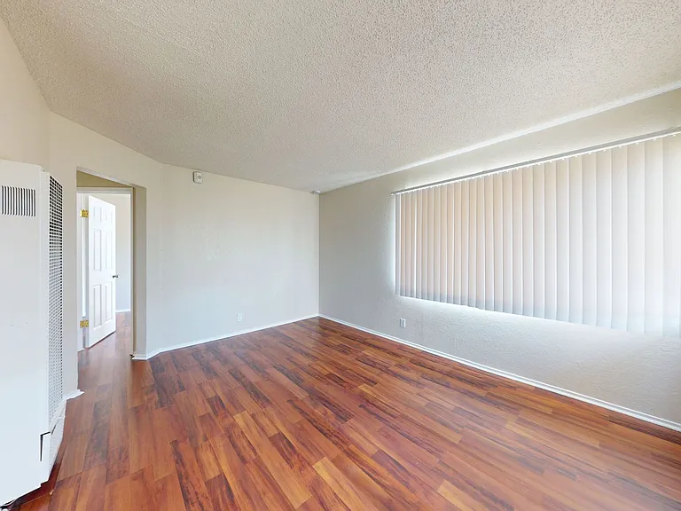 2515 10th ave — Photo 117