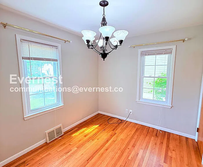 1313 Donald Ave — Photo 10