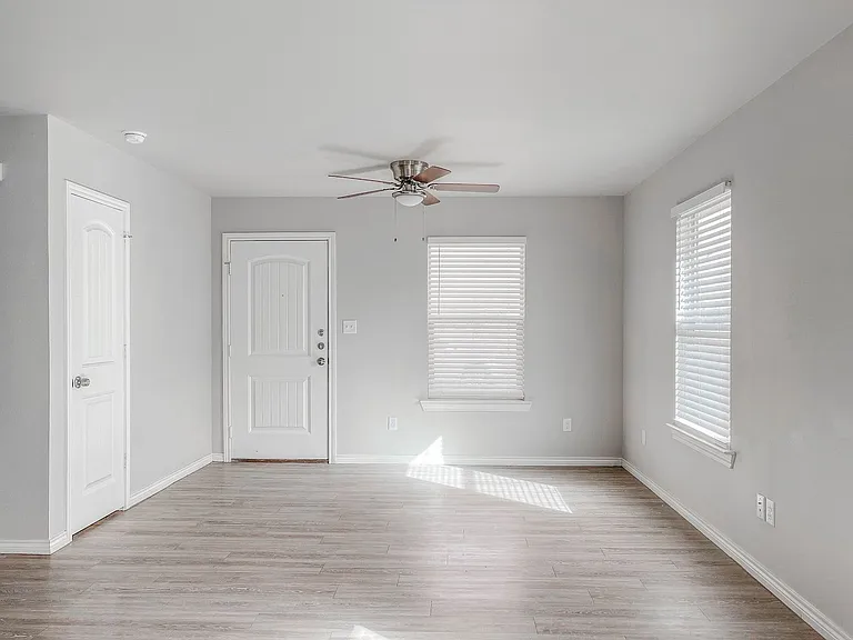 2406 Fir Ave — Photo 5