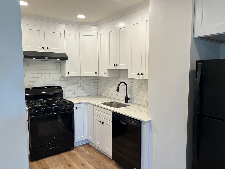 Kitchen - with range & dishwasher