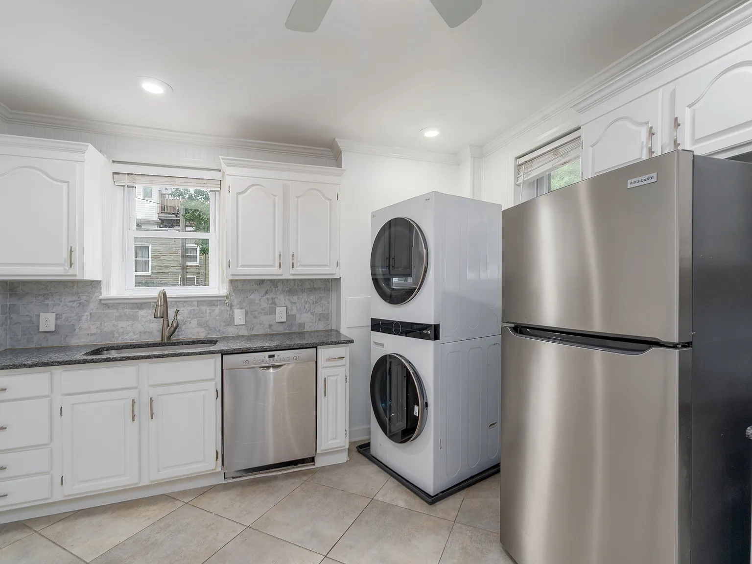 2 bed, 1196 sqft, $2,300 — Photo 2