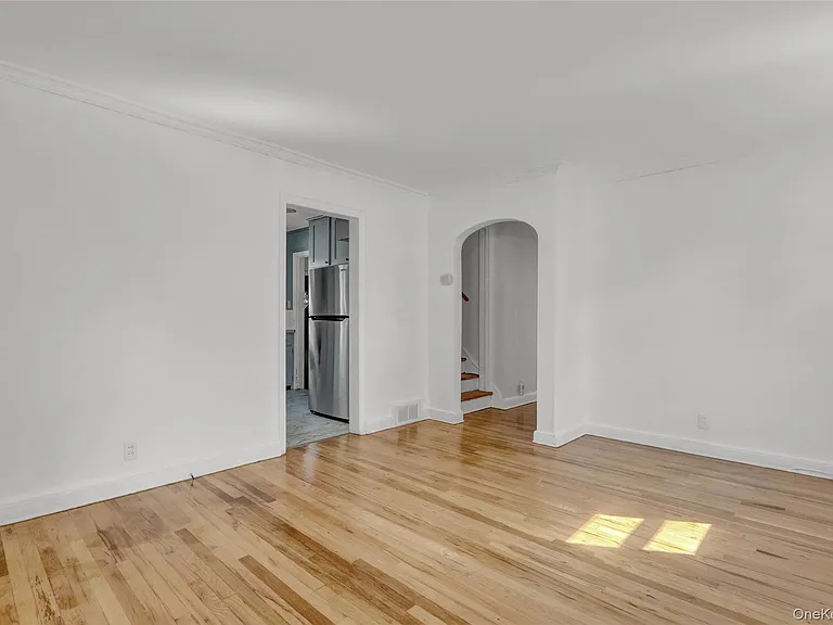 322 Harvard Rd S — Photo 4