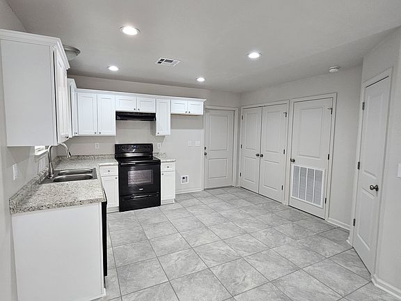 3rd image of 1660 Acadian Dr