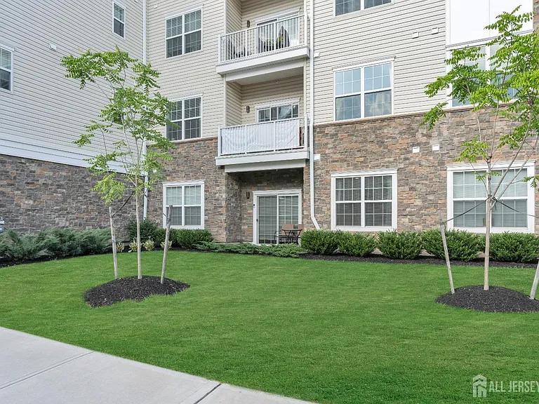112 Lorhan Dr — Photo 19