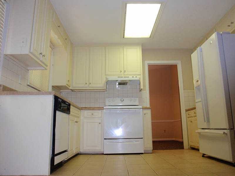 2nd image of 3173 Falconhurst Dr
