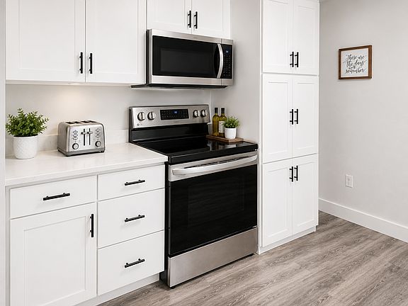 4th image of 943 30th St