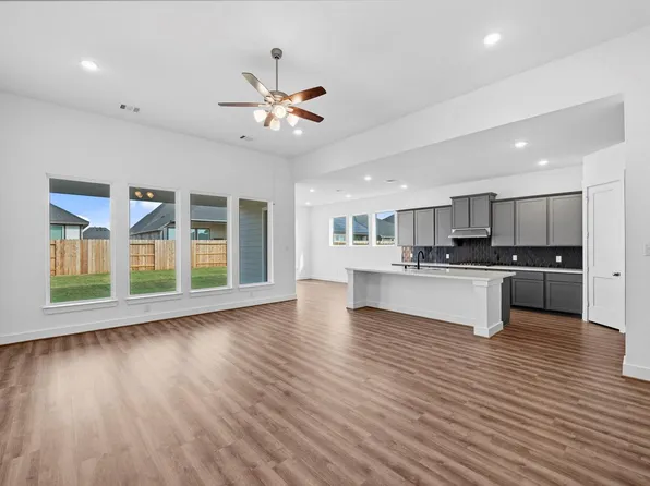 216 Sandhill Grove Trl, Waller, TX 77484