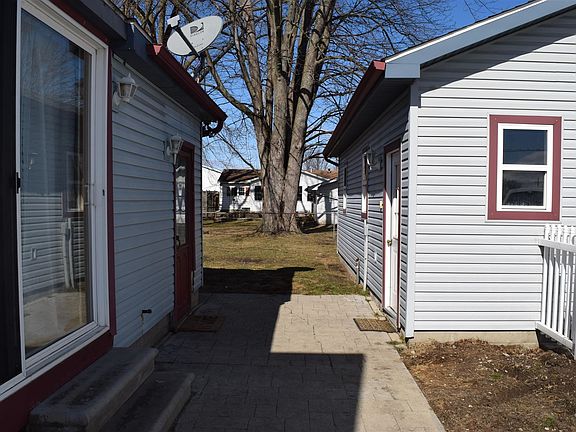 4th image of 546 Robertson St