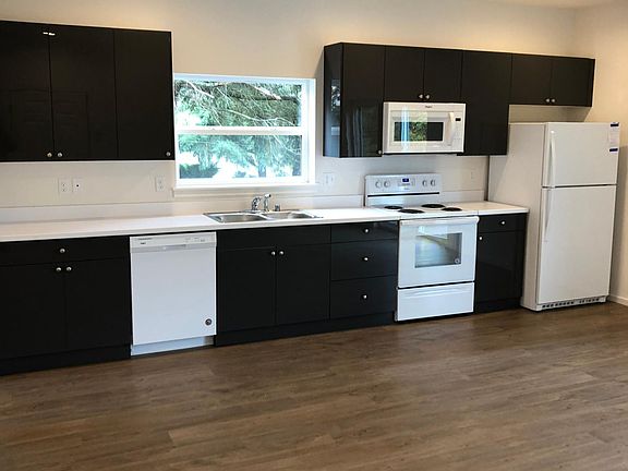 3rd image of 1536 Arvon Ave #1536