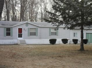 276 Sterling Rd, Newfoundland, PA 18445