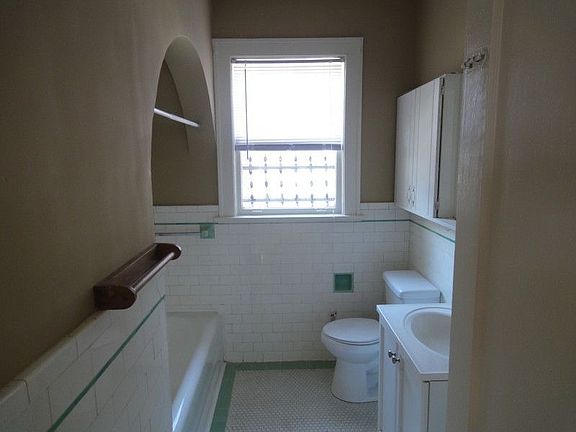 4th image of 839 Dickinson St
