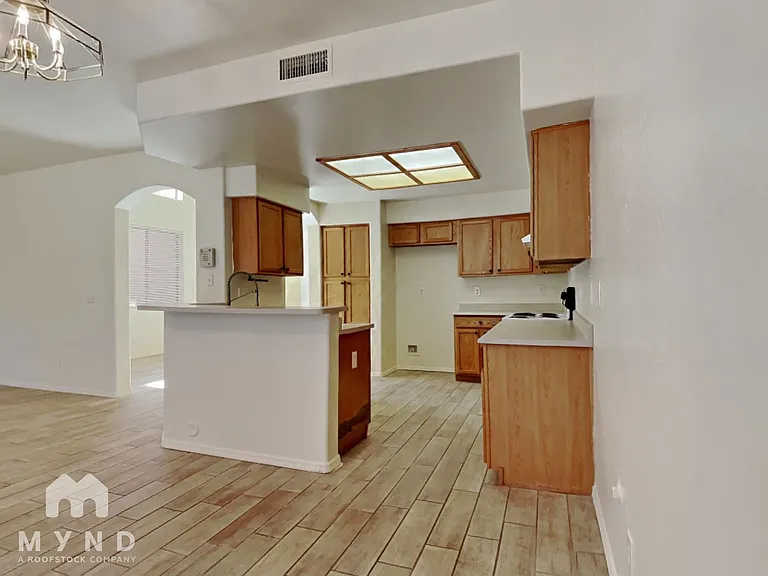 10524 W Almeria Rd — Photo 10