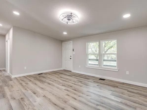 202 Salt Creek Rd, Springtown, TX 76082