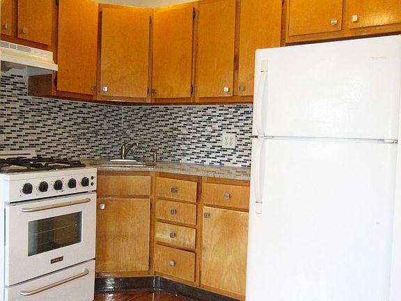 2nd image of 198 Greene Ave #3