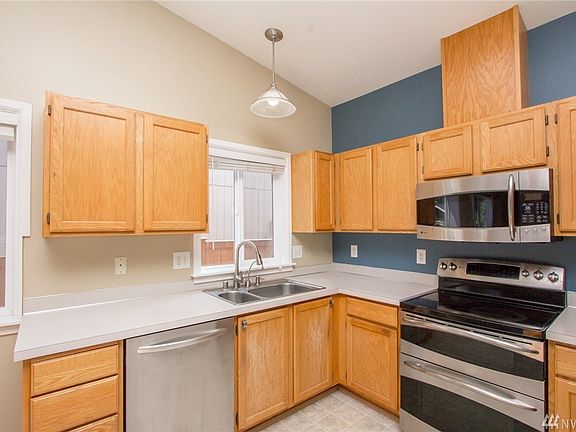 4th image of 7913 194th Street Ct E
