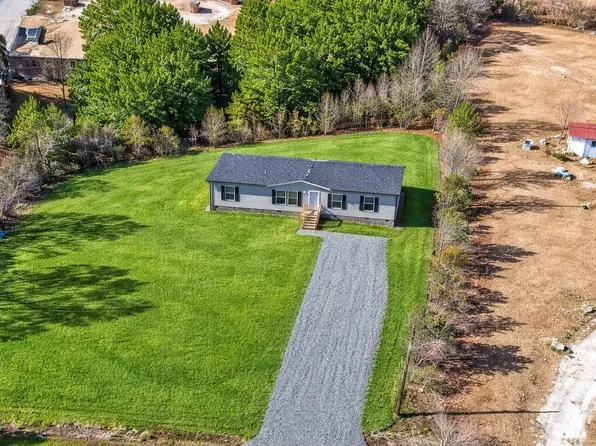 107 Kal Rd, Harleyville, SC 29448