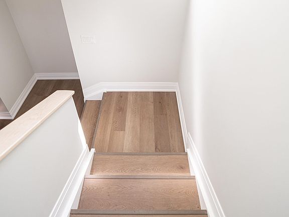 3rd image of 46 Louise Ln
