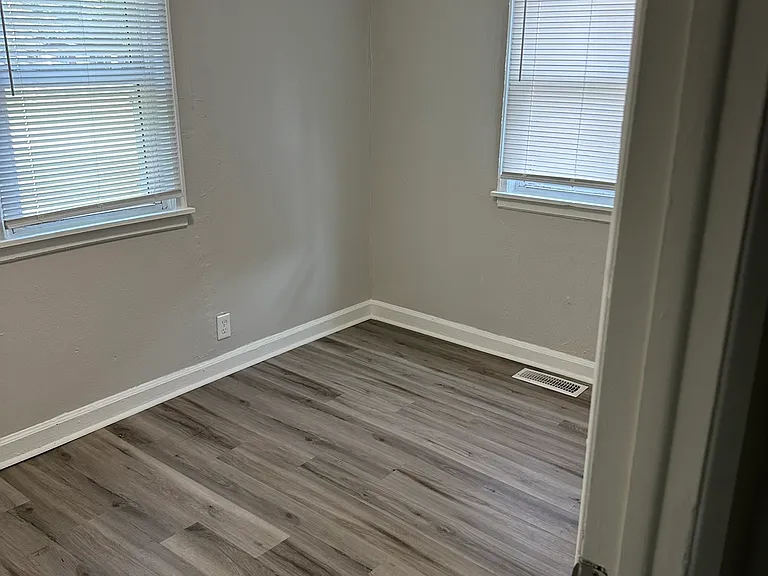 1165 S Drexel Ave — Photo 7