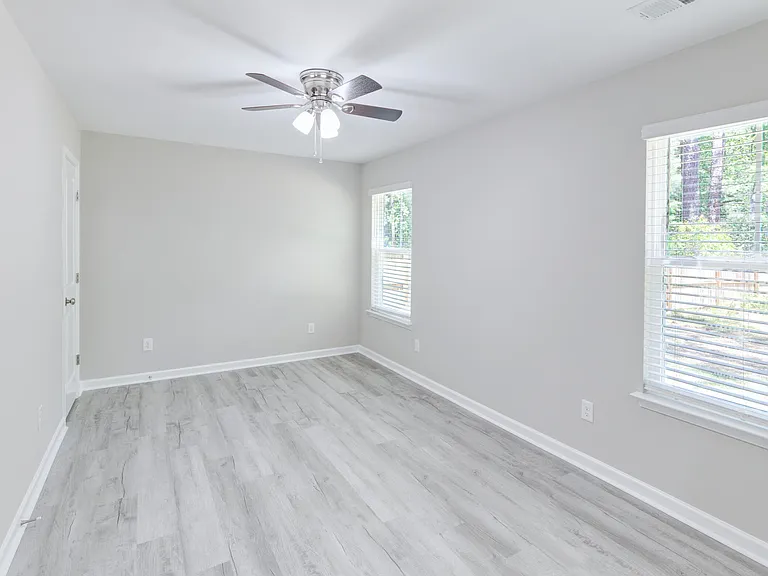 207 Woodlawn St — Photo 37