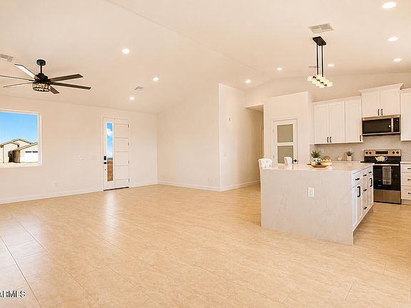 5th image of 34229 W CHAMBERS Street