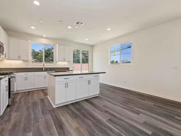 27090 Madison Ct — Photo 4