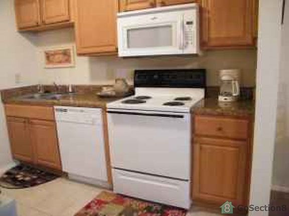 4th image of 4572 Greenwood Dr