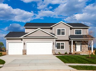 6143 Spring Cir, Davenport, IA 52806