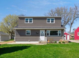 508 E 2nd St, Waconia, MN 55387