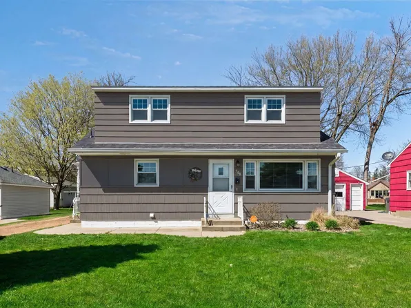 508 E 2nd St, Waconia, MN 55387
