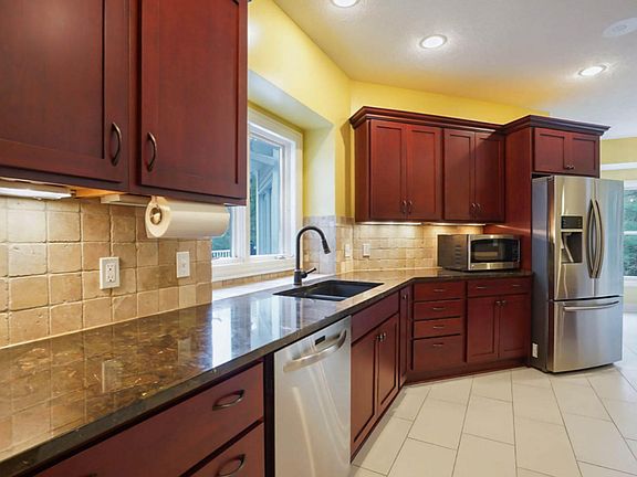 5th image of 8478 Sunshine Ln