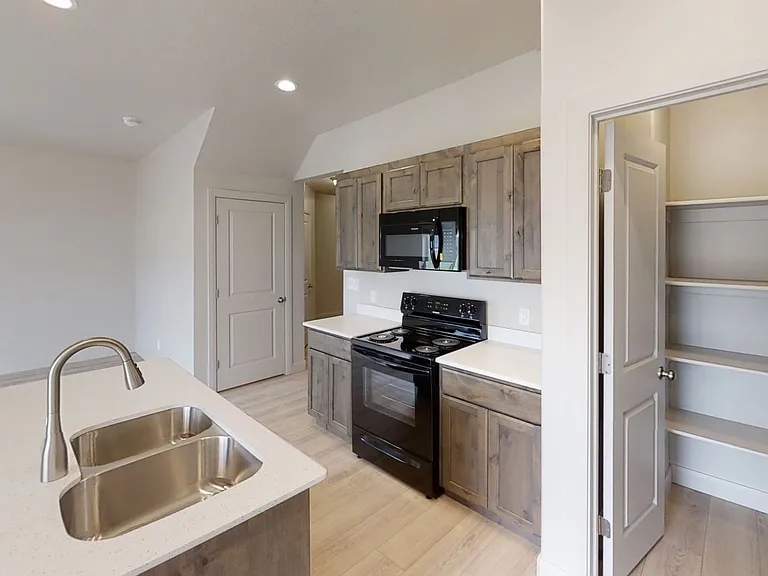 756 N Old Fort Dr — Photo 4