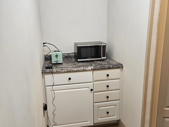 5th image of 2935 Genesee St #Up
