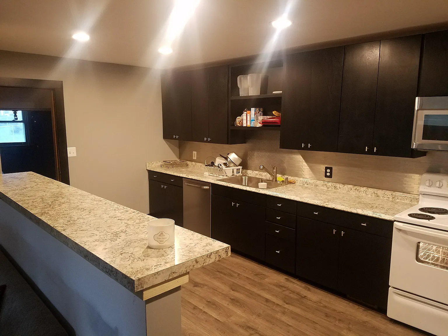 4 bed, 2700 sqft, $900 — Photo 2
