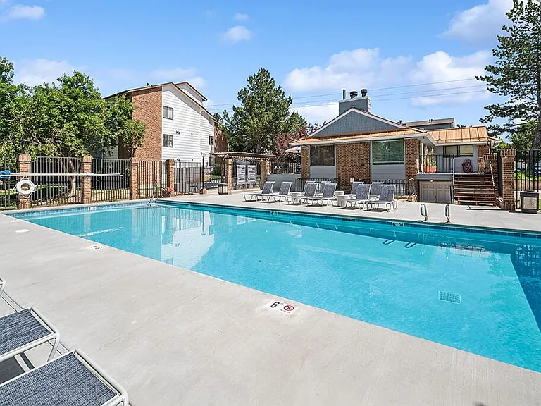 Sky Rock Apartments — Photo 9