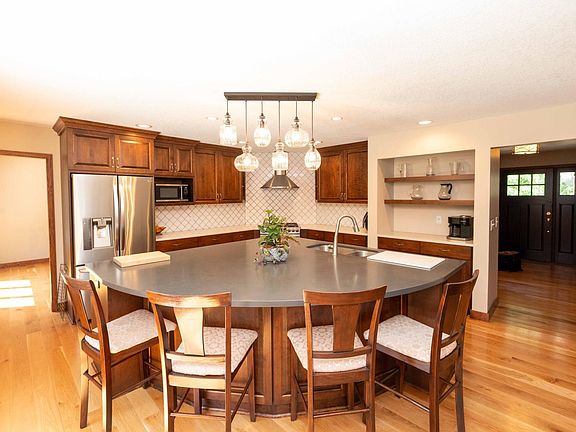3rd image of 375 Bohlken Dr