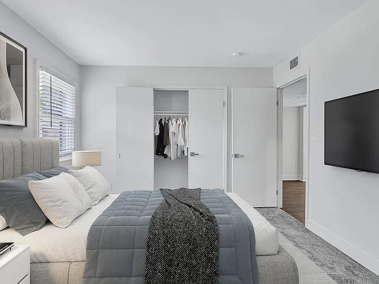 District at Williamsburg — Photo 10